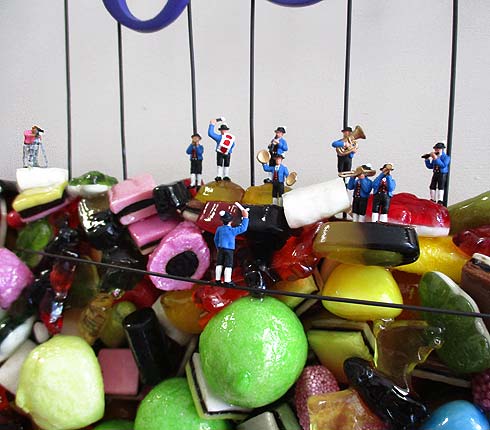Objekte aus Süßigkeiten aus dem Atelier des Künstlers Johannes Cordes