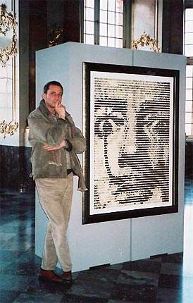 Johannes Cordes vor seinem Portät von Salvador Dali