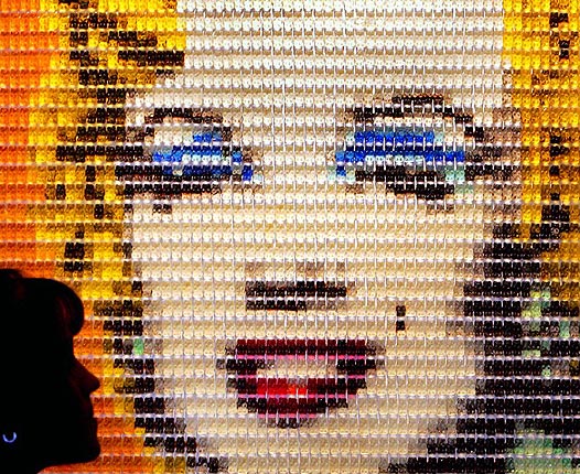 Marilyn Monroe aus Gummibärchen von Johannes Cordes